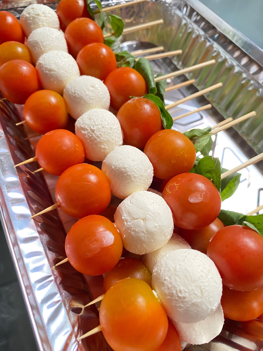 Pinchos Caprese